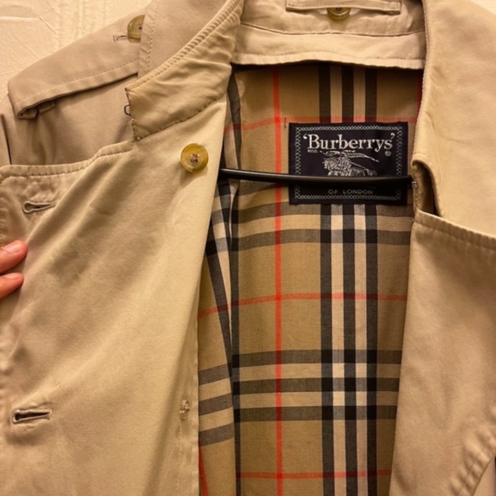 BURBERRY TRENCH COAT